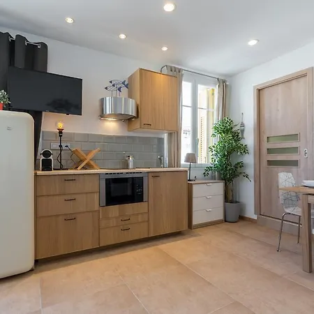 Apartment Palais Saint Pierre *